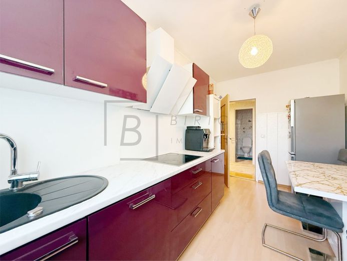 Helle 4-Zimmer-Wohnung in zentraler und familienfreundlicher Lage &amp; KFZ- Stellplatz – Küche