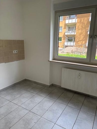 For rent to a shared apartment: 2-room apartment directly at the Flaucher! renovated, 3-room eat-in kitchen! – Foto 7