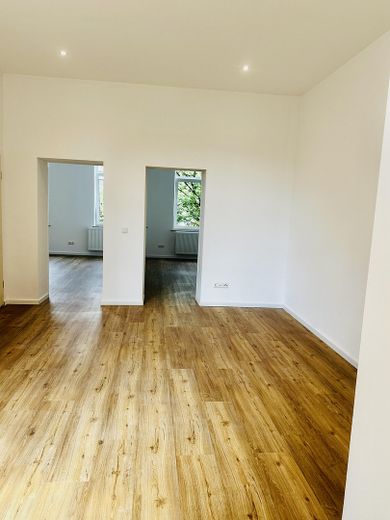 Bezugsfreie Kernsanierte Eigentumswohnung – Wohnzimmer