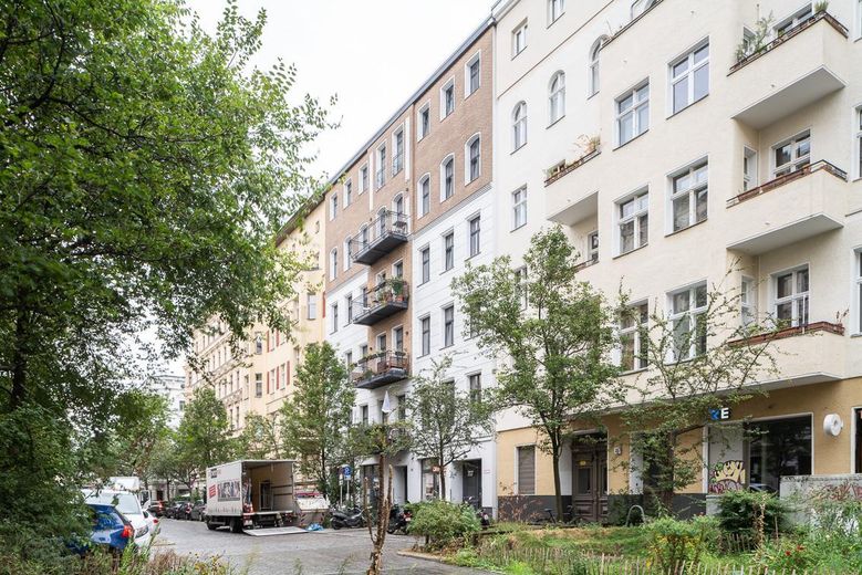 Emplacement exceptionnel à Kreuzberg : Graefestraße 80, superbe appartement de 4,5 pièces disponible immédiatement ! – Fassadenansicht