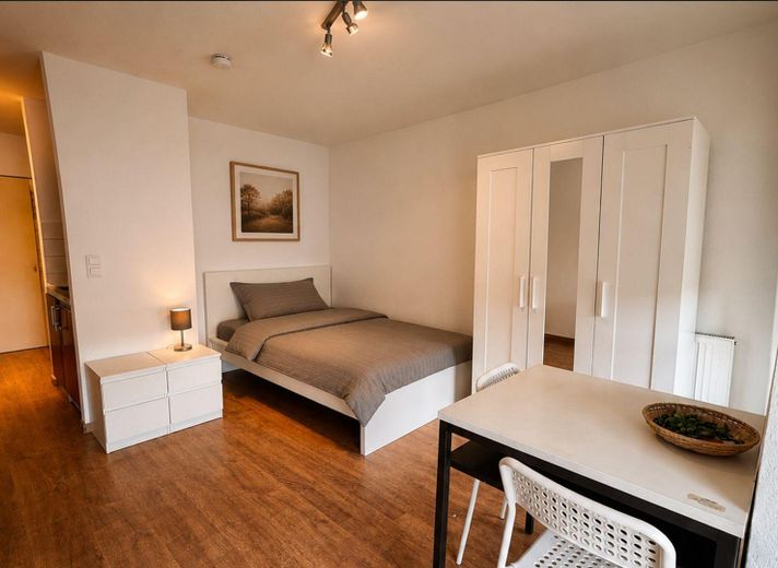 Möbliertes Apartment  mit Balkon und Aufzug – Foto 6