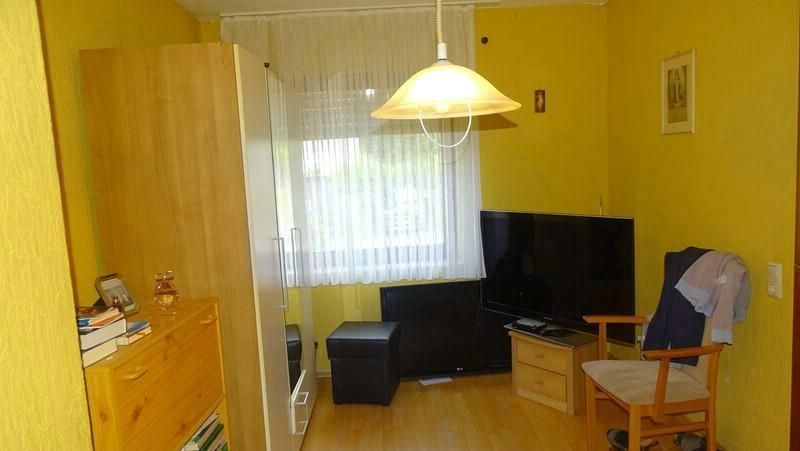 Großes Einfamilienhaus in ruhiger, gepflegter Wohnlage, mit schönem Garten und großem Balkon – .Schlafzimmer..