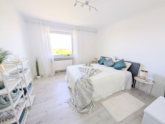 NO COMMISSION | Move in immediately | PANORAMIC VIEW | First occupancy after complete renovation | barrier-free – Schlafzimmer