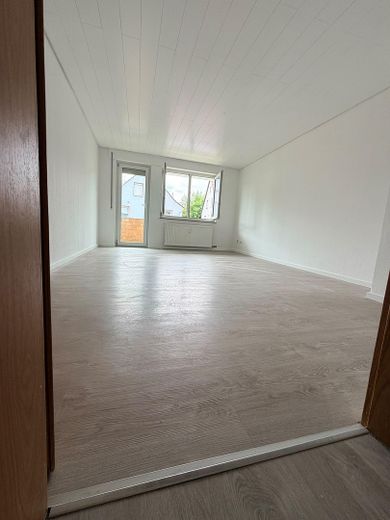 3-Zimmer-Wohnung mit Balkon, Einbauküche,Stellplaltz zu Vermieten – Foto 3