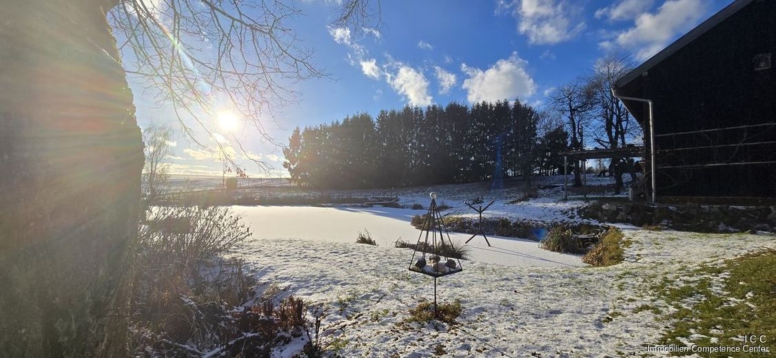 "Das Haus am See" - traumhafter Landsitz 
und Refugium eines namhaften Künstlers 
dessen Dreiseithof mit Weitblick - im Rottal – Besuch bei Johannes Hoffrohne am 4. Januar 2026