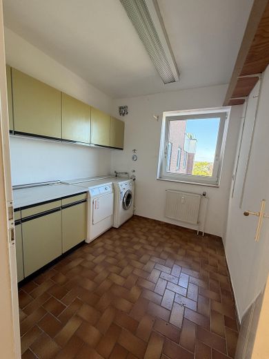 Penthousewoning met groot dakterras en nabij de Förde van particulier – Hauswirtschaftsraum