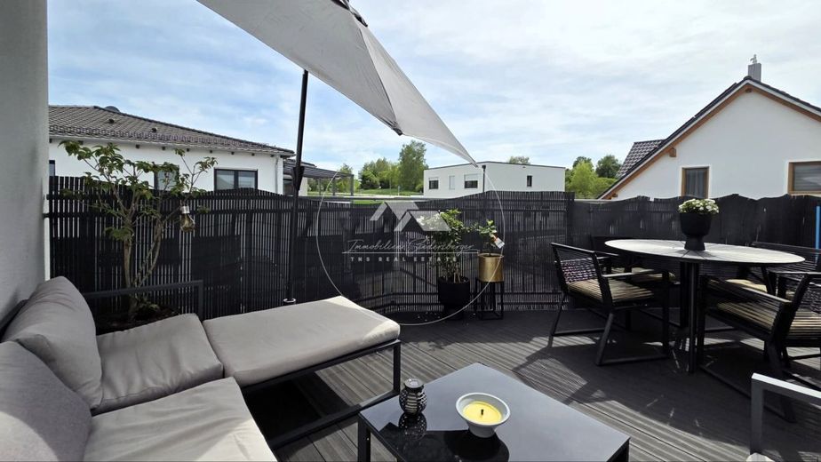 Exklusives Juwel mit großem Balkon, Designküche &amp; hochwertiger Ausstattung in Top-Lage von Teublitz – Sonnenbalkon