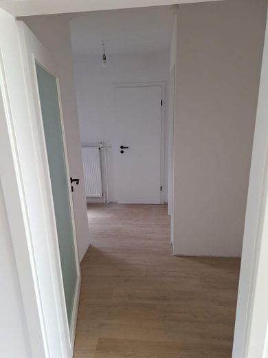 Exklusives Reihenendhaus – Erstbezug nach aufwendiger Sanierung mit PV-Anlage & sonnigem Garten – Hauseingang