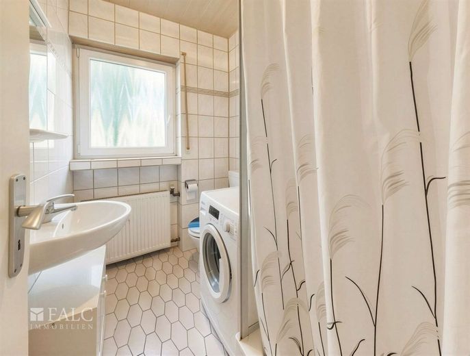 Clevere Kapitalanlage: Vermietete Singlewohnung mit Blick ins Grüne – Badezimmer