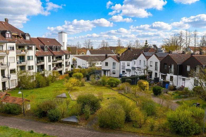 **RESERVIERT** Ansprechende 3-Zimmer-Eigentumswohnung mit Sonnenbalkon und Tiefgaragenstellplatz in Bad Homburg vor der Höhe - Ober-Eschbach – Blick vom Balkon