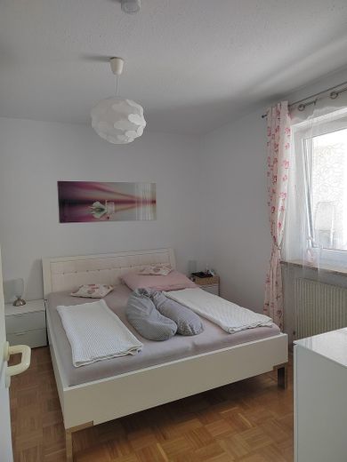 4- Zimmer Wohnung im D-Programm mit 2 Balkonen und Einzelgarage – Schlafzimmer