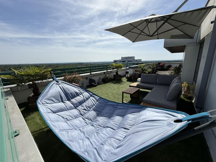 Penthouse mit großer Dachterrasse, Panoramablick & privater Sauna – Ungestörte Privatsphäre