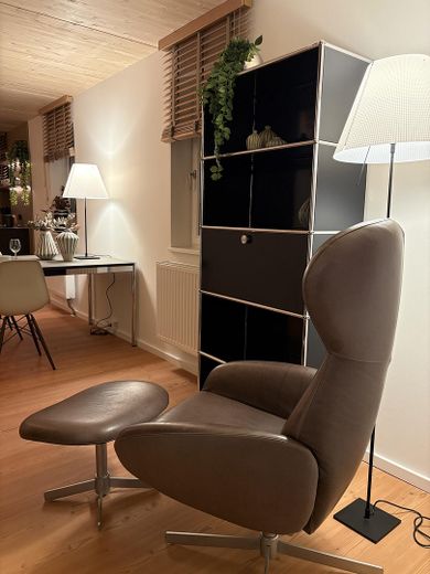 Komfort-Loft in Toplage mitten im Zentrum von Erlangen – Leseecke am Abend