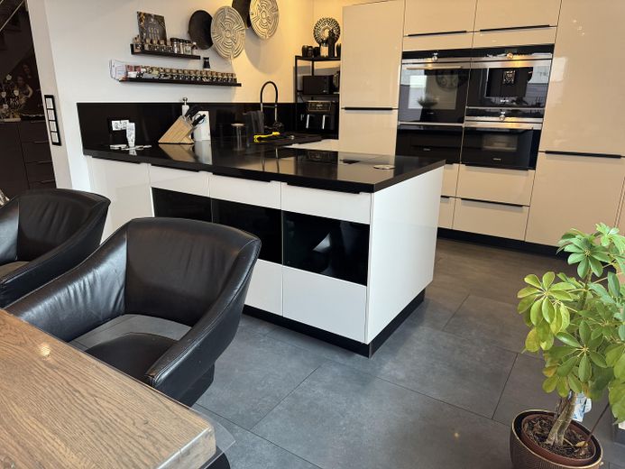 Moderne Doppelhaushälfte mit beheizter Garage, hochwertige Ausstattung mit Top-Energiewert – Foto 10