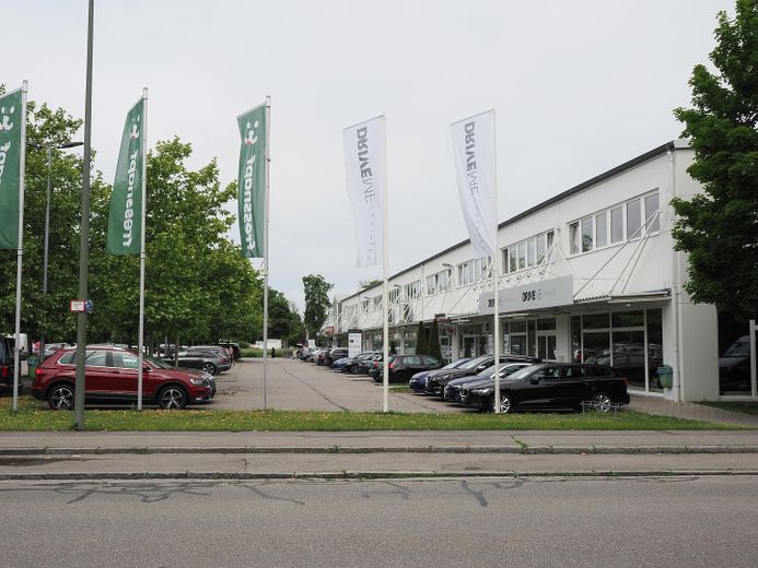 Ansicht auf Gebäudezeile