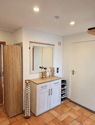 Attraktive 3-Zimmerwohnung mit besonderem Grundriss, modernisiertem Wohnkomfort und eigener Garage – Foto 3