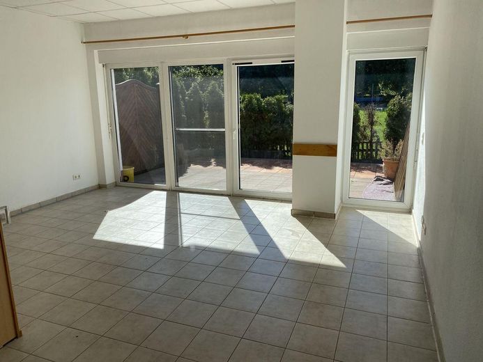 Großzügige, gepflegte 2 -Zimmer Wohnung mit großer Terrasse in Hofheim OT Wildsachsen – Blick aus dem Wohnzimmer