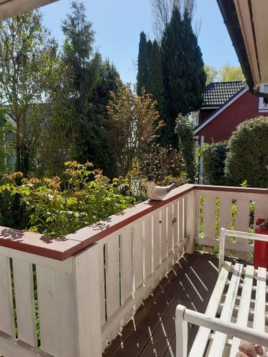 Skandinavisches Einfamilienhaus nahe dem Vogelpark und der Ostseeküste in M-V – kleine Terrasse gen Osten 6 m²