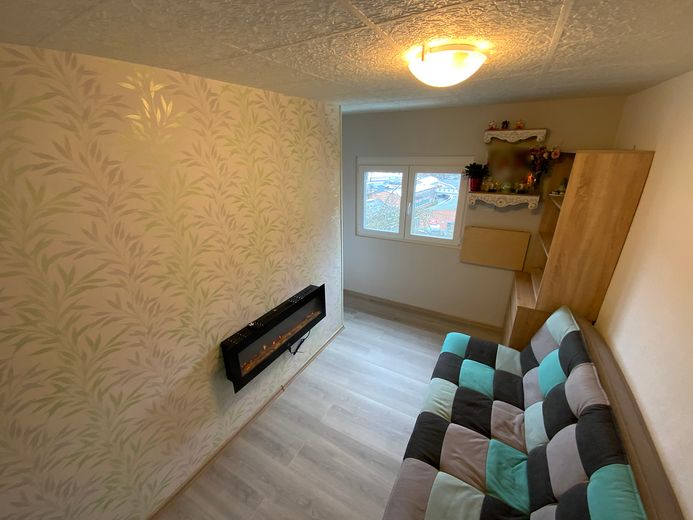 Einziehen, loskochen & wohlfühlen: Modernisiertes XL-Haus mit Traumküche, Komfort-Garage & Garten – Lesezimmer 01
