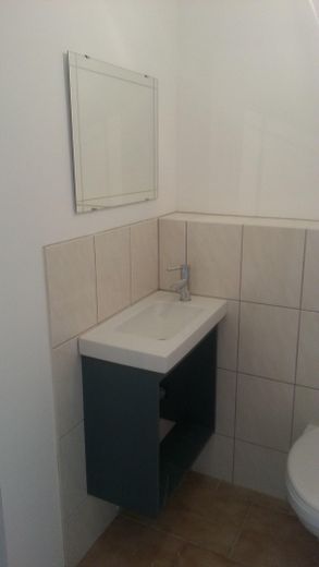 Ehem. Autohaus - Kleinteilig aufgeteilt - Kapitalanlage od. Selbstnutzer – Wohnung - WC m. Waschtisch