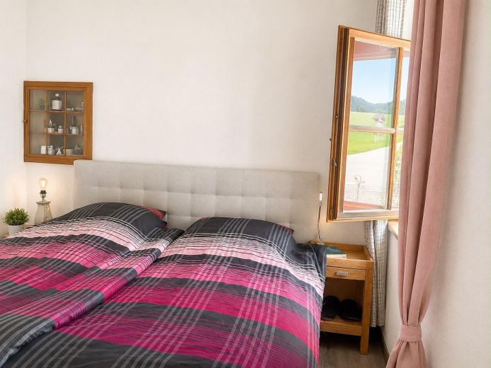 Provisionsfrei: Eigentumswohnung am Samerberg – Wohnen inmitten der Natur – Schlafzimmer