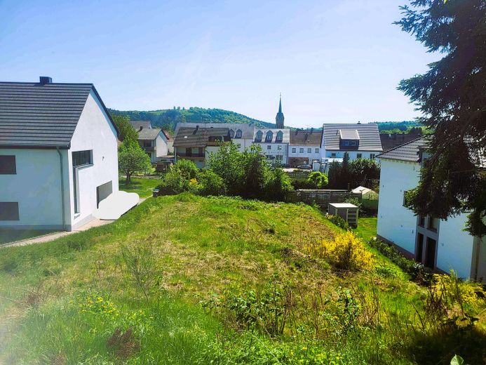 Grundstück von der Straße aus