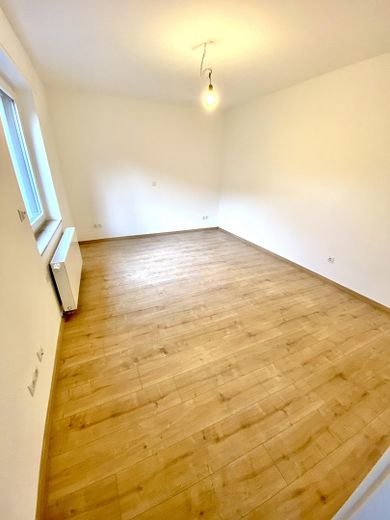 Helle 2-Zimmer-Erdgeschoss-Einliegerwohnung (60m2) – ALLES inklusive ab 15. Juli frei – Schlafzimmer