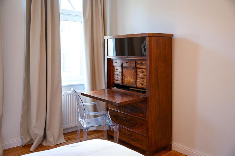 Stijlvol volledig gemeubileerd appartement van 65 m² in een oud gebouw met balkon – direct aan het Stadtpark Steglitz – Foto 3