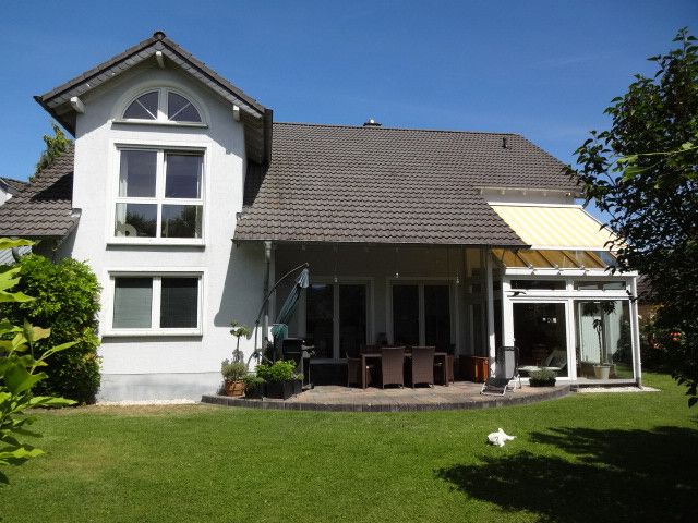 Einfamilienhaus für gehobene Ansprüche – Gartenansicht Südseite