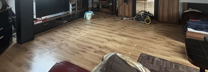 Apartamento compacto en propiedad en el ático, alquilado a largo plazo: una inversión de capital manejable con contrato de arrendamiento vigente