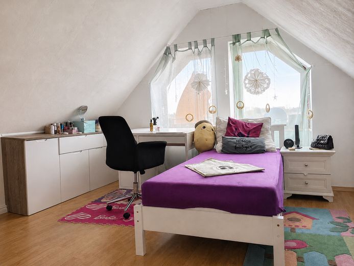MAISONETTEWOHNUNG MIT GROSSEM BALKON – Schlafzimmer