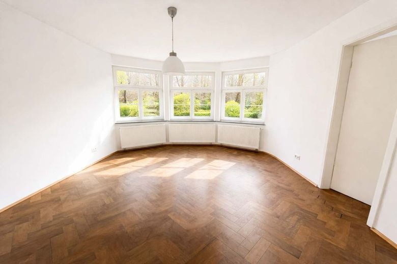 STADTVILLA - TEILBAR ODER ALS EINFAMILIENHAUS NUTZBAR – Wohnzimmer