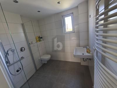 WOHNEN UND VERMIETEN MIT GARTEN UND GARAGE – 1778088455_829f76.jpg