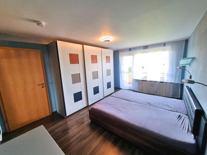 Hohe Mietrendite oder sofort selber einziehen! Exklusive sonnige 2-Zi-Wohnung mit Balkon in Weiler – Schlafzimmer