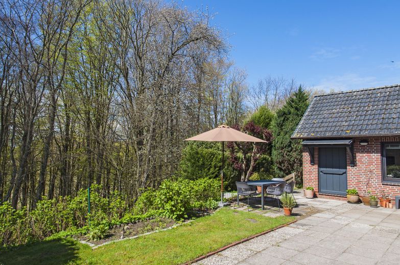 Terrasse und Garage