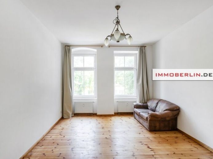IMMOBERLIN.DE - Perfect in Kreuzberg! Renovated period apartment with quiet southwest-facing balcony – Photo 1