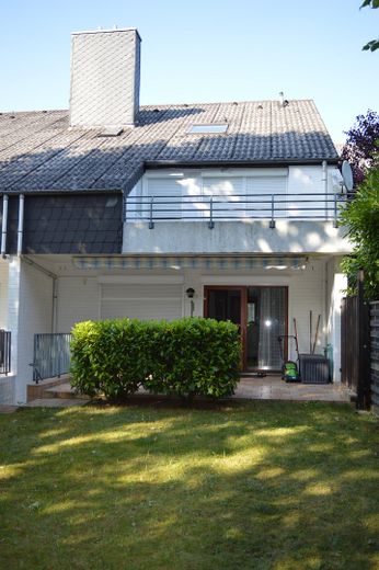 "Attraktives Reihenhaus" in "Weser"-Nähe, ruhige Lage, im schönen "Bremer Norden" – Rückansicht aus dem Garten