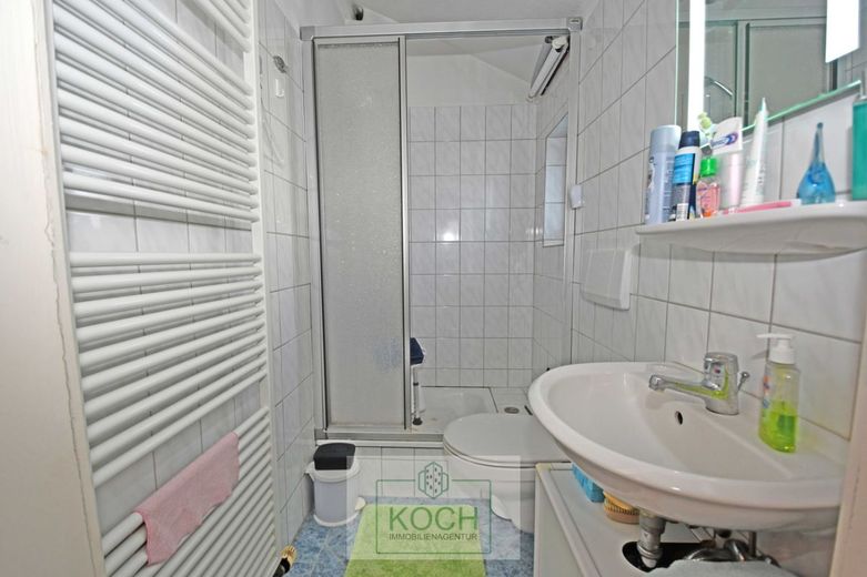 Größtenteils modernisiertes Einfamilienhaus in ruhiger Lage von Langen – Bad-für-DG-im-EG