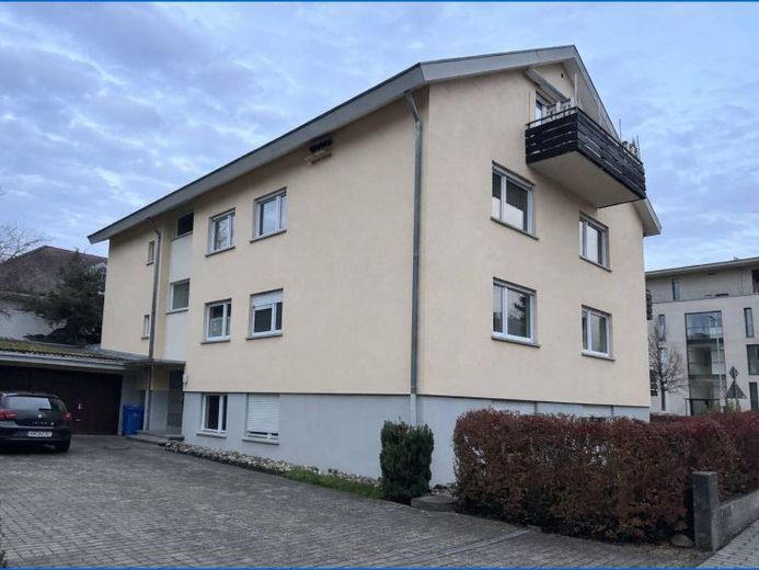 Radolfzell’in merkezi konumunda balkonlu, hâlihazırda kiraya verilmiş büyüleyici 3,5 odalı daire. – Fotoğraf 1