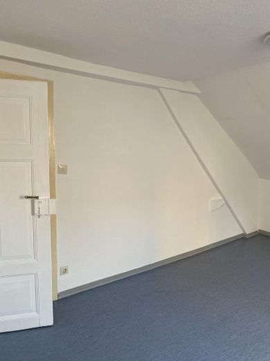 Vielseitig nutzbares Wohn- und Geschäftshaus – Raum der Dachgeschosswohnung