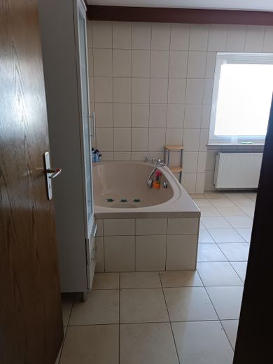 Bad mit Wanne