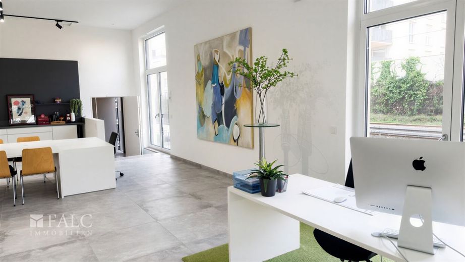 Exklusives Gewerbeobjekt im Waldviertel Köln-Rodenkirchen — Neubau mit Prestige – Eingangsbereich