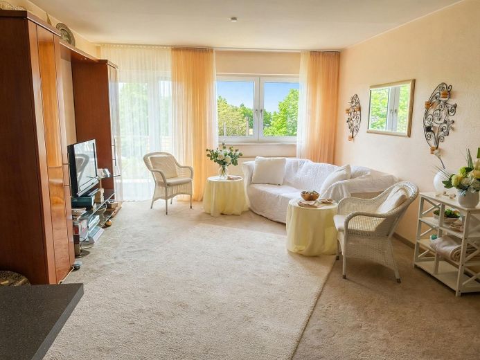 Сдаваемая 2-комнатная квартира в собственность в Лангене – Wohnzimmer