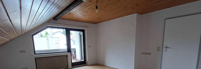 Gezellig 4-kamerappartement op de bovenste verdieping te huur in Biberach – Wohnzimmer