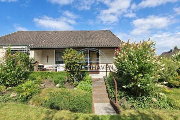 Detached single-family house with plenty of space, dream garden & garage
