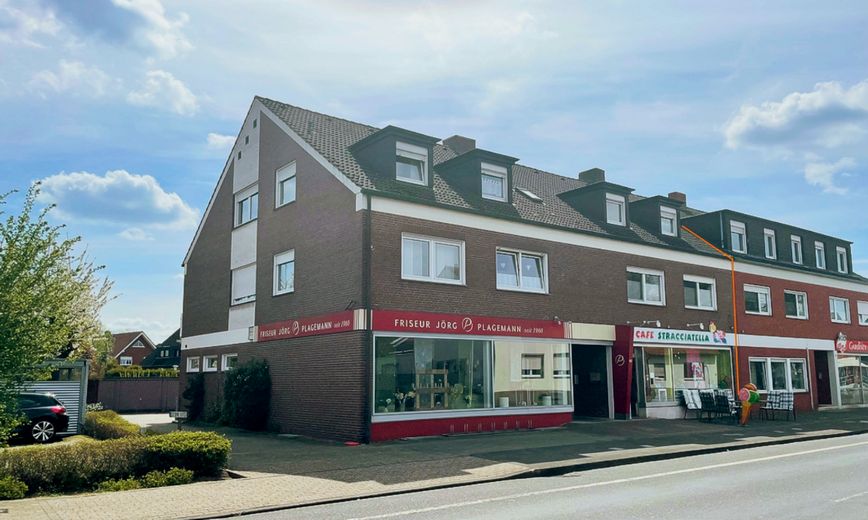 Frisch renovierte 3-Zimmer-Dachgeschosswohnung mit Garage – Immobilie