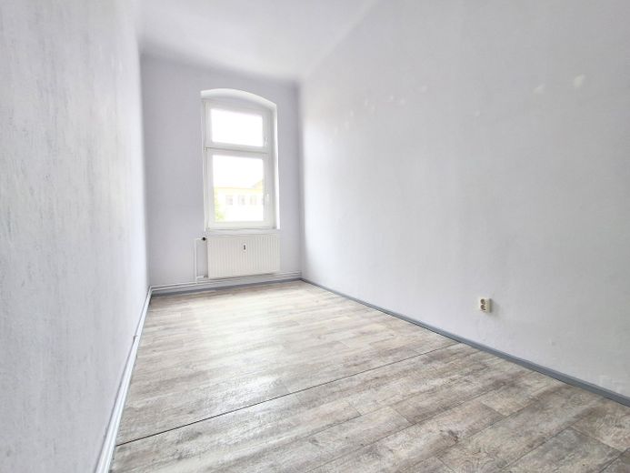 2-Zimmer-Wohnung mit 88 m² im 1. OG – unrenoviert – Foto 4