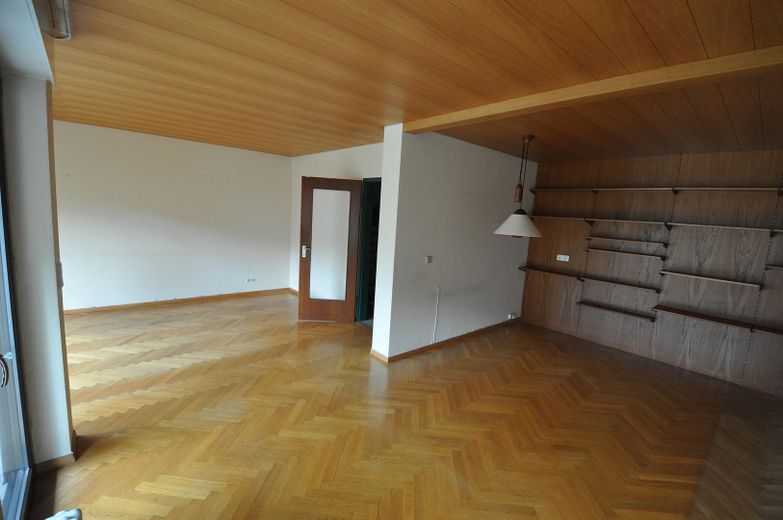 Privat: Familienfreundliches Reihenhaus mit Garten & Garage in bester Lage, Böblingen-Tannenberg – Wohnzimmer