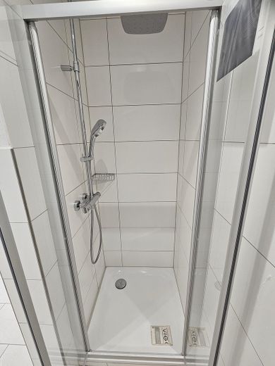 Charmante 1-Zimmer-Wohnung in zentraler Lage mit lichtdurchflutetem Wohnbereich – Dusche