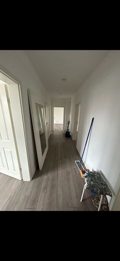 Moderne 4-Zimmer-Wohnung mit Balkon und offener Küche in Schönberg – Foto 2